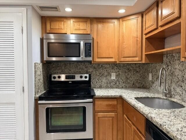 Building Photo - 4154 Inverrary Dr