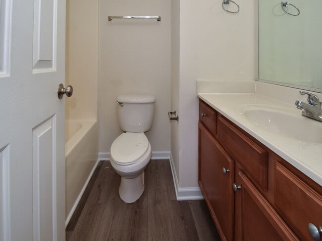 Building Photo - Charming 3-Bedroom Townhome in Prime Winst...