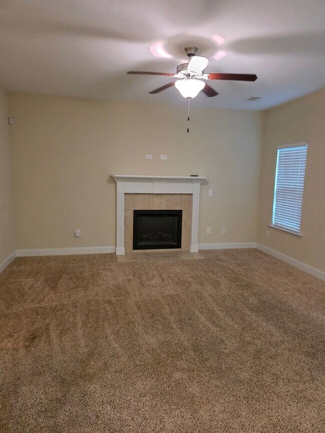 Building Photo - 2 Story 5 BR