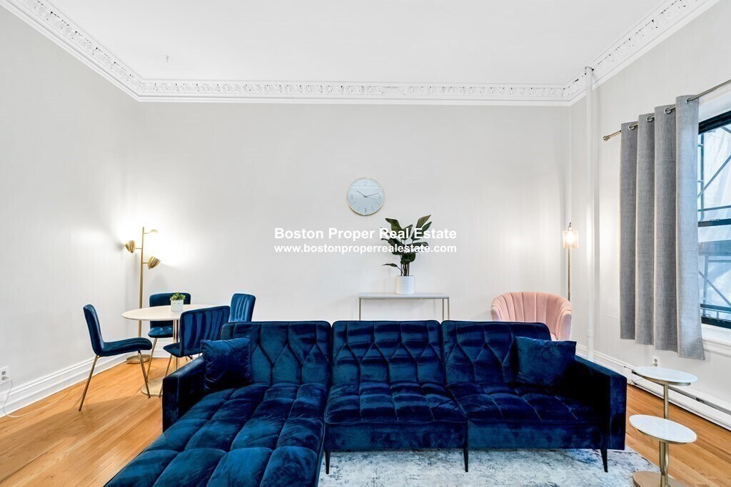 Building Photo - 140 Beacon St