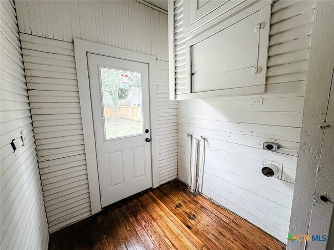 Building Photo - 507 W Brazos St