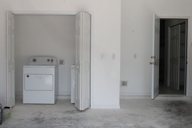 Building Photo - 4BR/3BA Two-Story Home in Hudson, FL – Move-In Ready