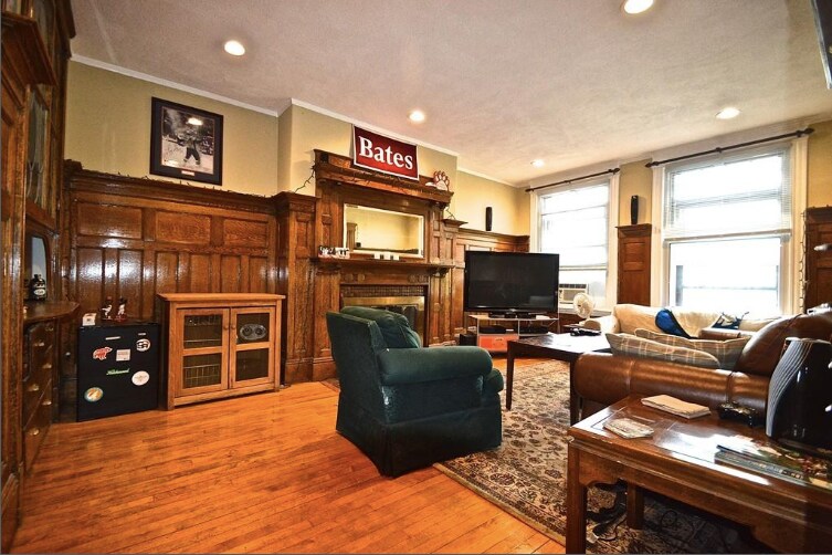 Building Photo - 1793 Beacon St