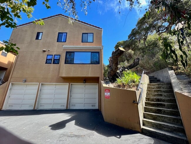 Building Photo - Great Natural light, Treetop Views with 2 Primary Suites plus OFFICE and a 2 car garage, It is li...