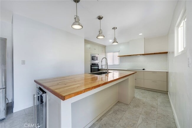 Building Photo - 3202 Belvedere Dr