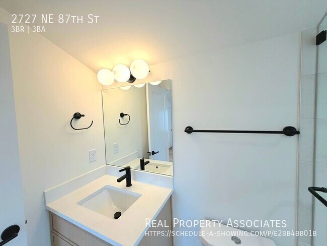 Building Photo - 2727 NE 87th St