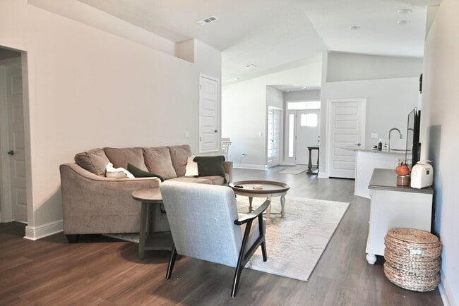 Building Photo - 326 Keswick Ln