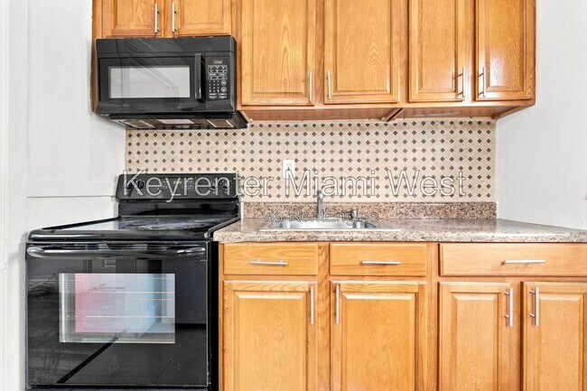 Building Photo - 1220 N 16th Ct