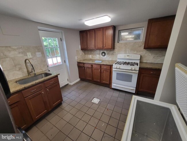Building Photo - 6427 Kilmer St