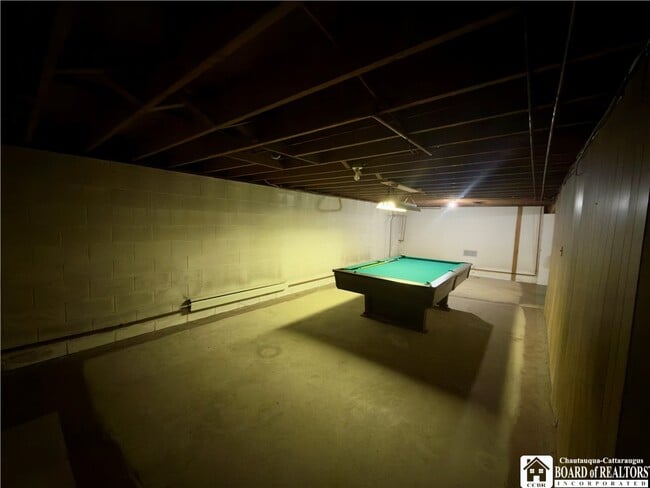 Building Photo - 32 Maple St