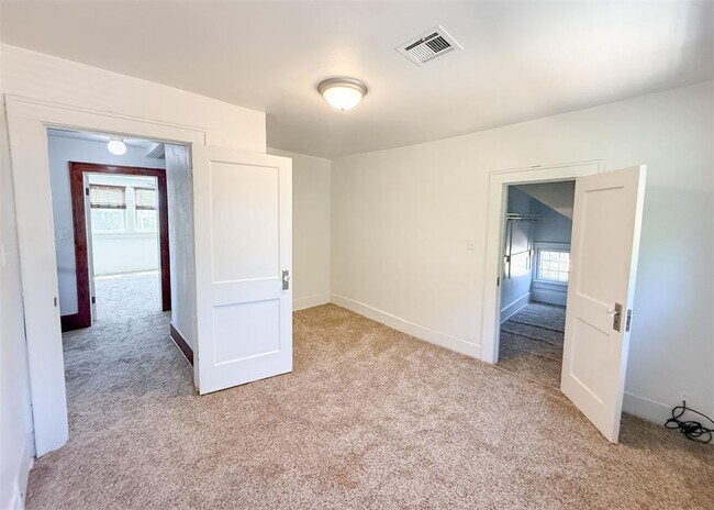 Building Photo - 1741 W Park Pl