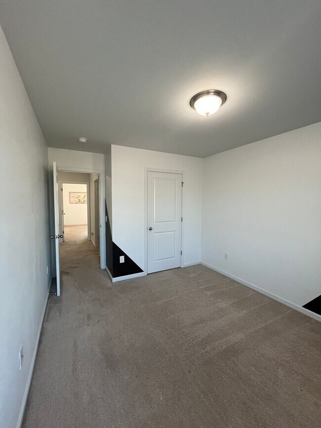 Building Photo - 751 Stradleigh Ct