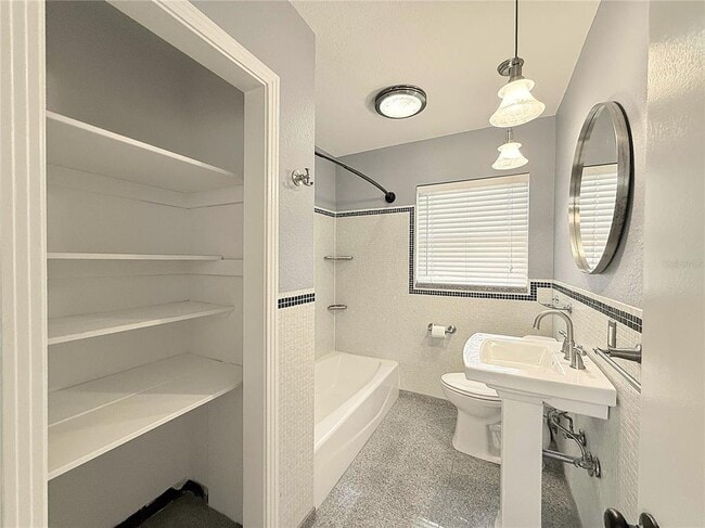 Building Photo - 105 N Aurora Ave