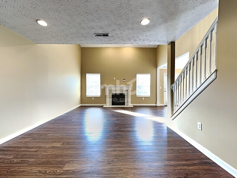 Building Photo - 5709 Clemens Dr