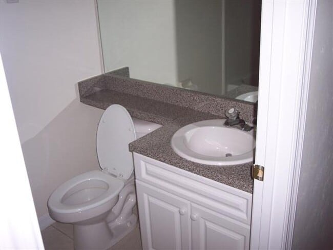 Building Photo - Monticello Condominiums-2 Bedroom/2 Bath w...