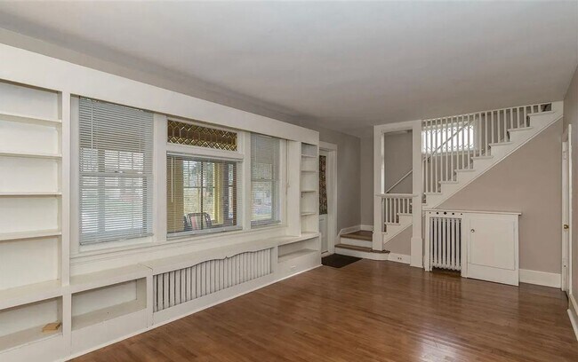 Building Photo - 625 N 16th Ave E