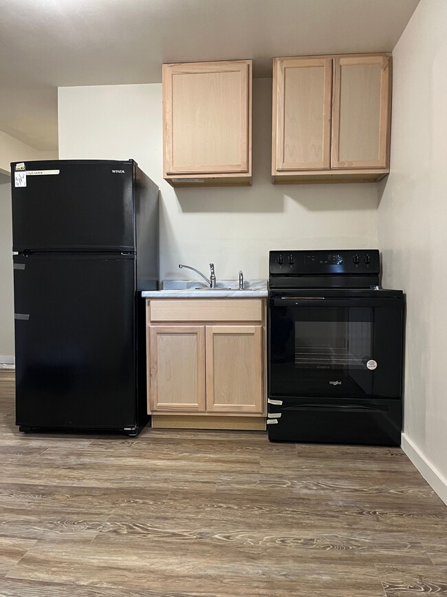 Building Photo - 325 Sunnyside St