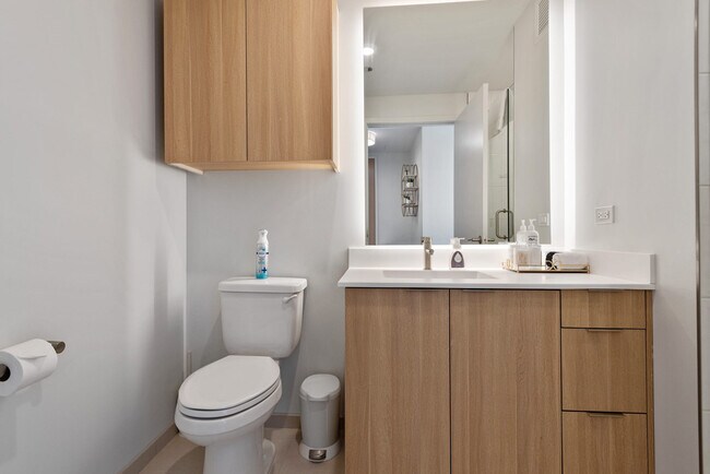 Building Photo - 901 W Blackhawk St