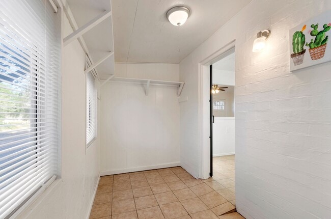 Building Photo - 3715 E Glenn St