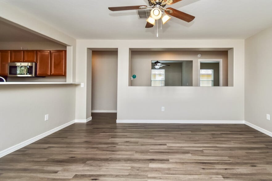 Building Photo - 1084 W Calle Del Libro Dorado