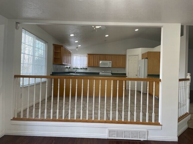 Building Photo - 3315 E Windhover Rd