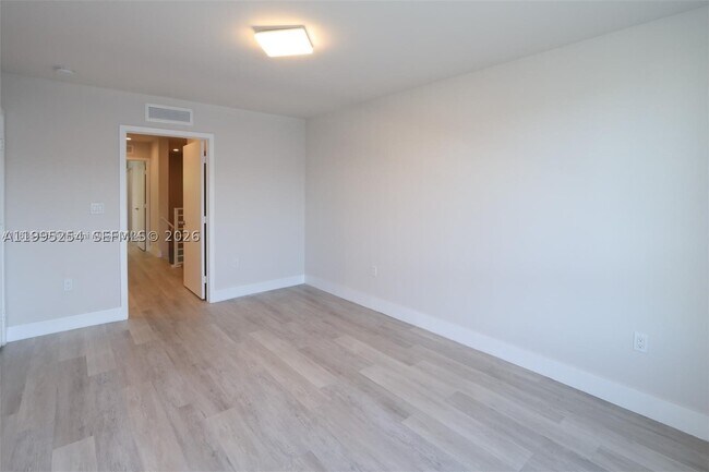 Building Photo - 2555 NE 193rd St
