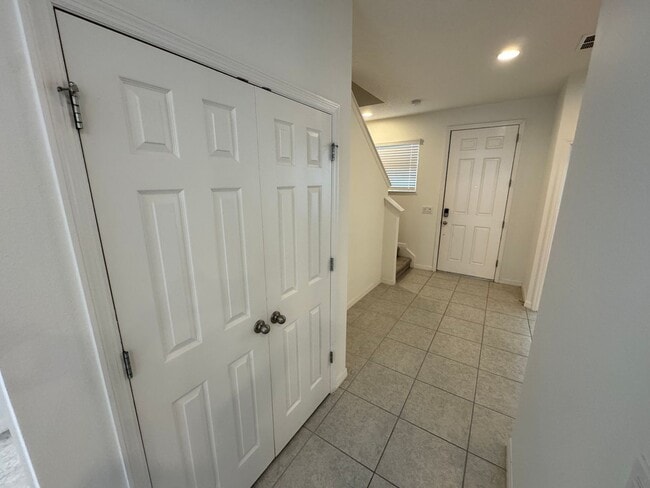 Building Photo - Available Now! Spacious 3-Bedroom Townhome with Fenced Yard in Winter Garden – Washer and Dryer I...