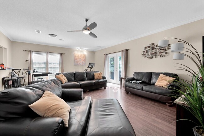 Building Photo - 1916 Kadima Cir