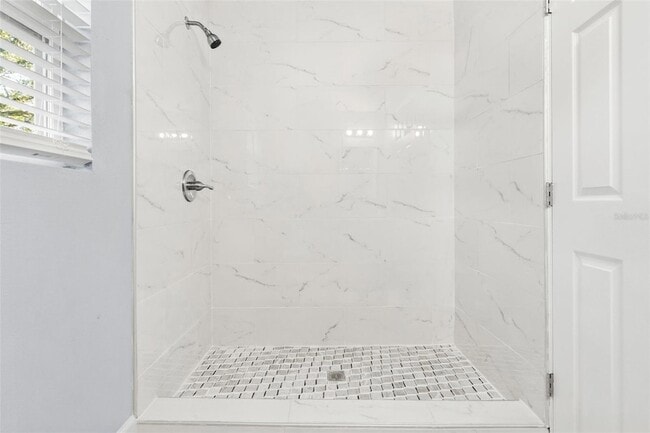 Building Photo - 2725 E Columbus Dr