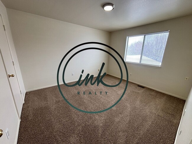 Building Photo - VI1377-1377 Village Way