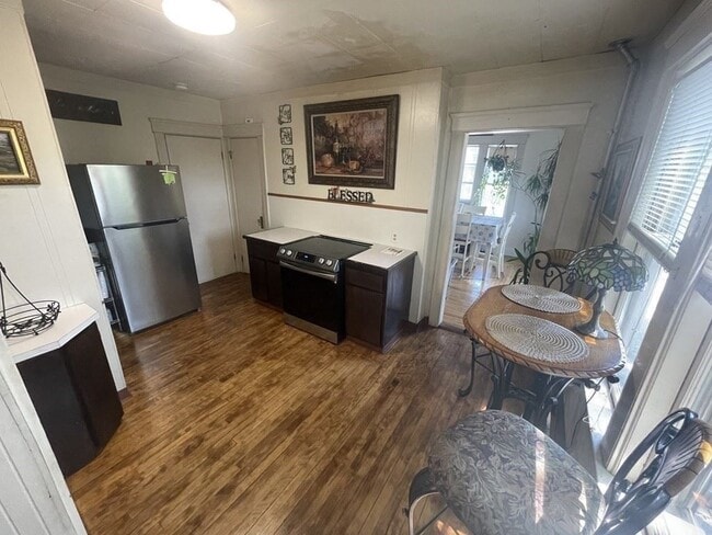 Building Photo - 1168 Grafton St