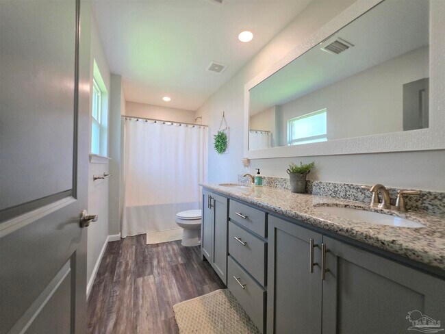 Building Photo - 5565 Riviera Dr