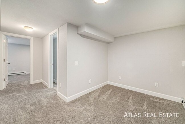 Building Photo - 347 Colony Pl