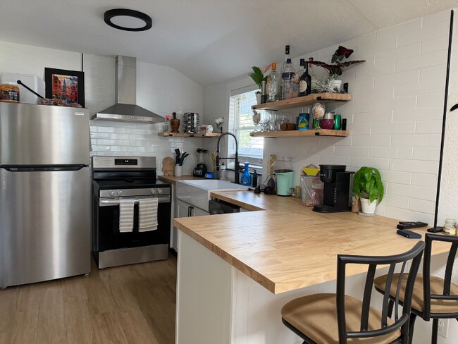 Building Photo - 2043 16th Ave S