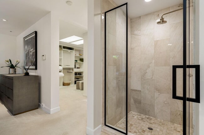 Building Photo - 6 Exeter Ct