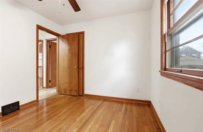 Building Photo - 4422 E 141st St