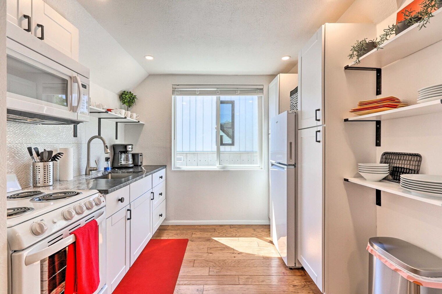 Building Photo - 420 Elati St