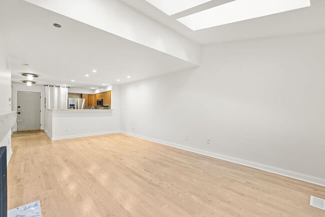 Building Photo - 766 Spinnaker Ct