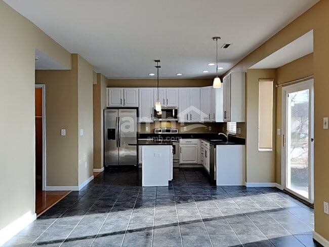 Building Photo - 447 Hartford Ct