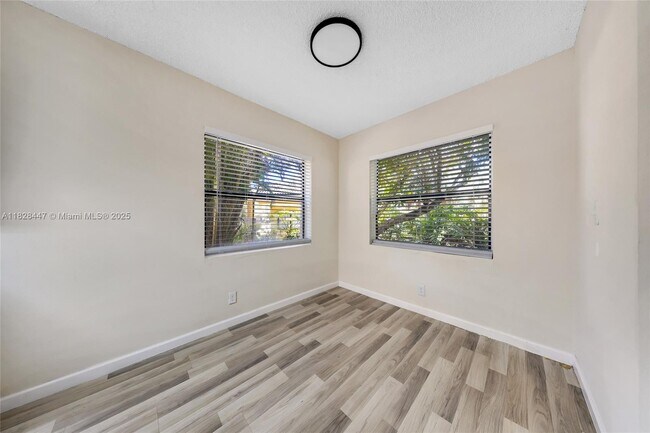 Building Photo - 9999 Summerbreeze Dr