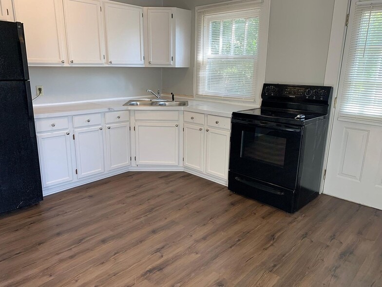 Building Photo - 813 N Bancroft St