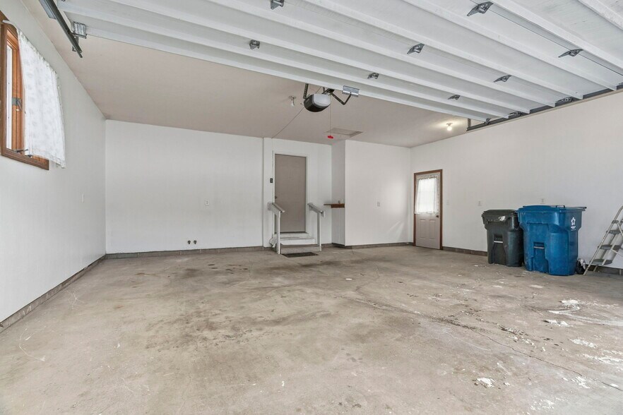 Building Photo - 1914 Raber Rd