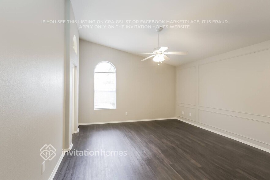 Building Photo - 1002 W Chicago Ct