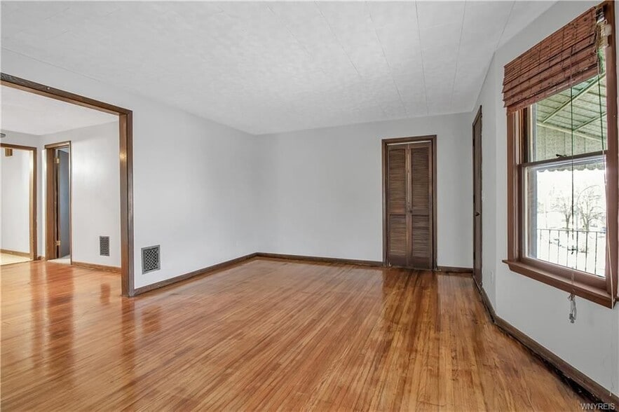 Building Photo - 374 Baynes St