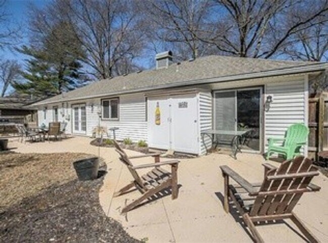 Building Photo - {5611} Updated OP Ranch + Two Car Garage + Fenced Yard and Stamped Concrete Patio Perfect for Spr...