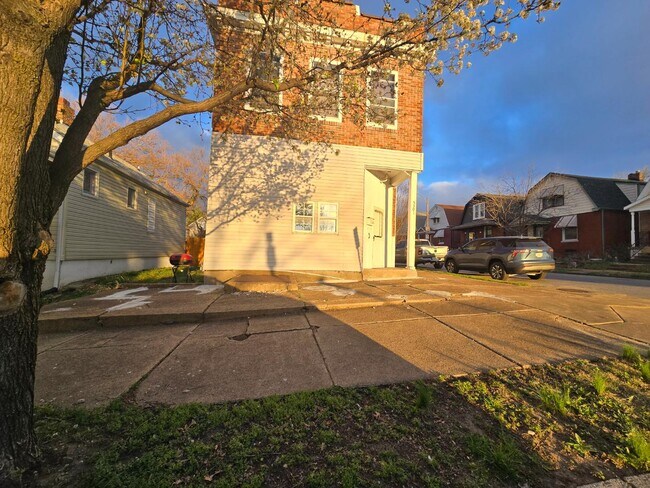 Building Photo - 5301 Alfred Ave