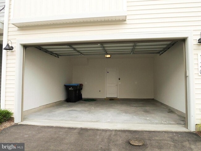 Building Photo - 120 Galaxy Pl