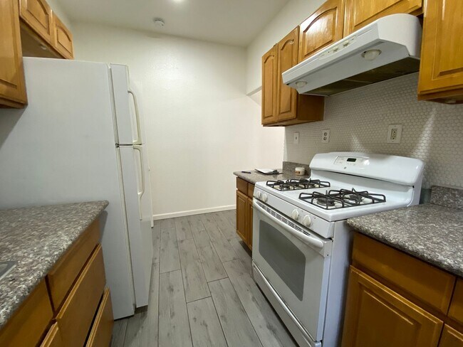 Building Photo - One Bedroom Apartment in Downtown Stockton