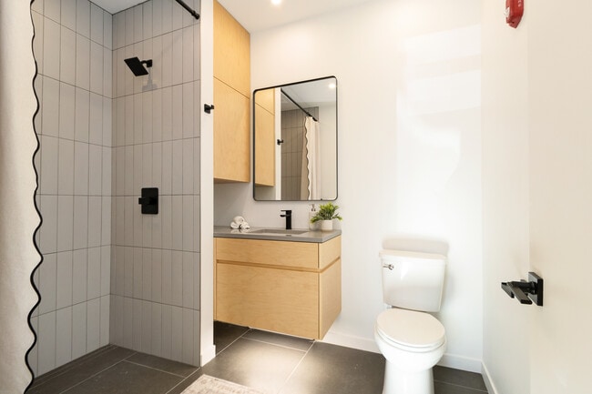 Building Photo - 815 Moro St