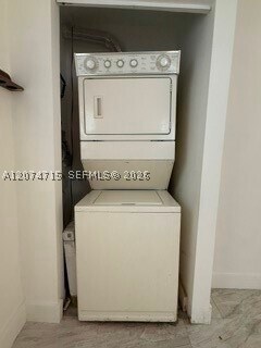 Building Photo - 237 NE 58th St